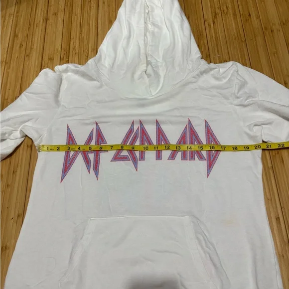 Women’s Def Leppard graphic hoodie. Size S. NWOT. - Picture 6 of 7